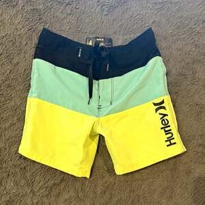 Hurley Boys’s Colorblock Board Shorts Size S Black Green Yellow Drawstring